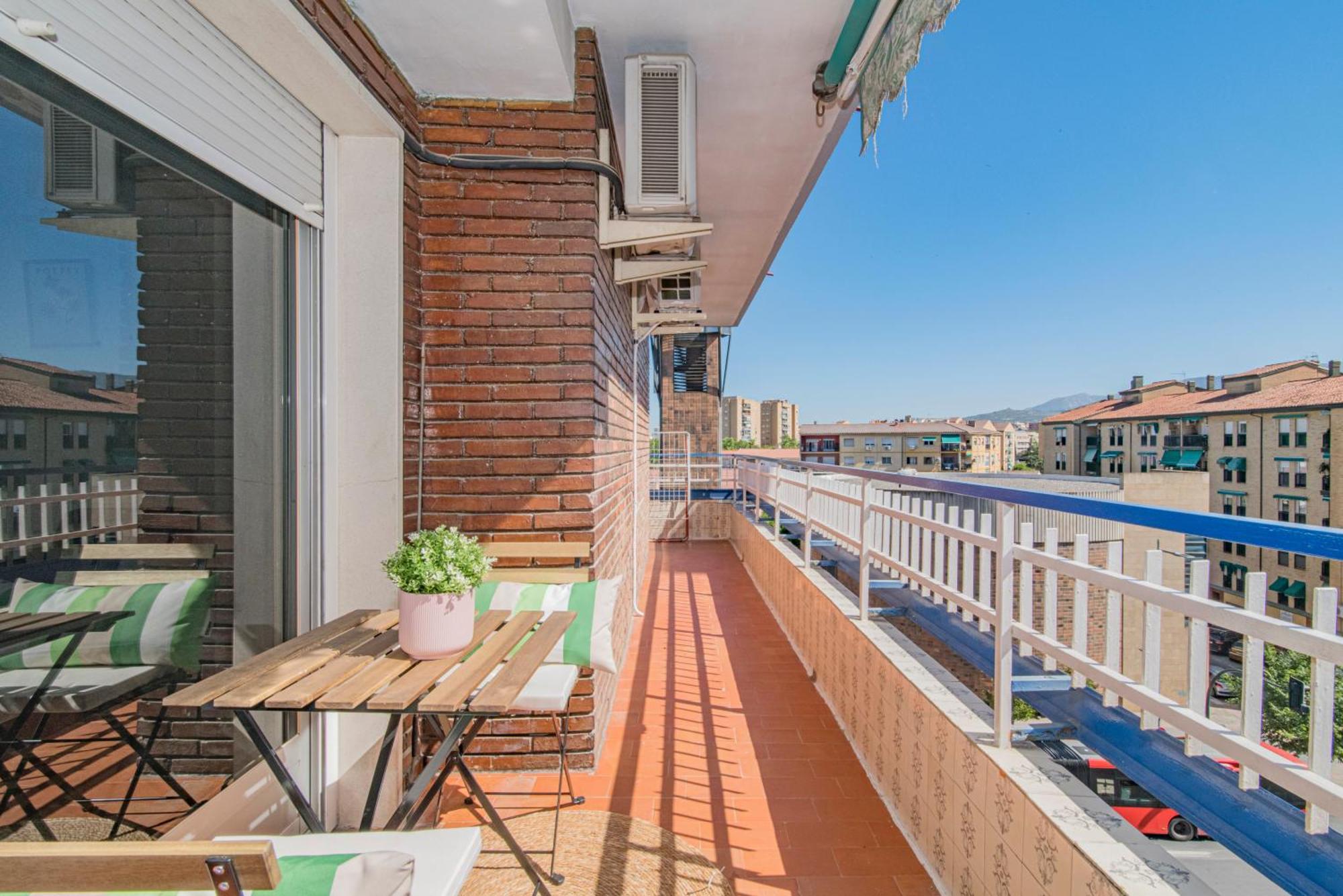 Delfin Retreat Con Terraza Junto A Parada De Metro Granada Luaran gambar