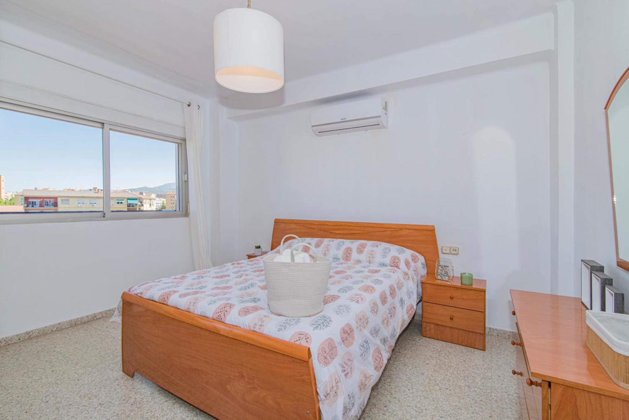 Delfin Retreat Con Terraza Junto A Parada De Metro Granada Luaran gambar
