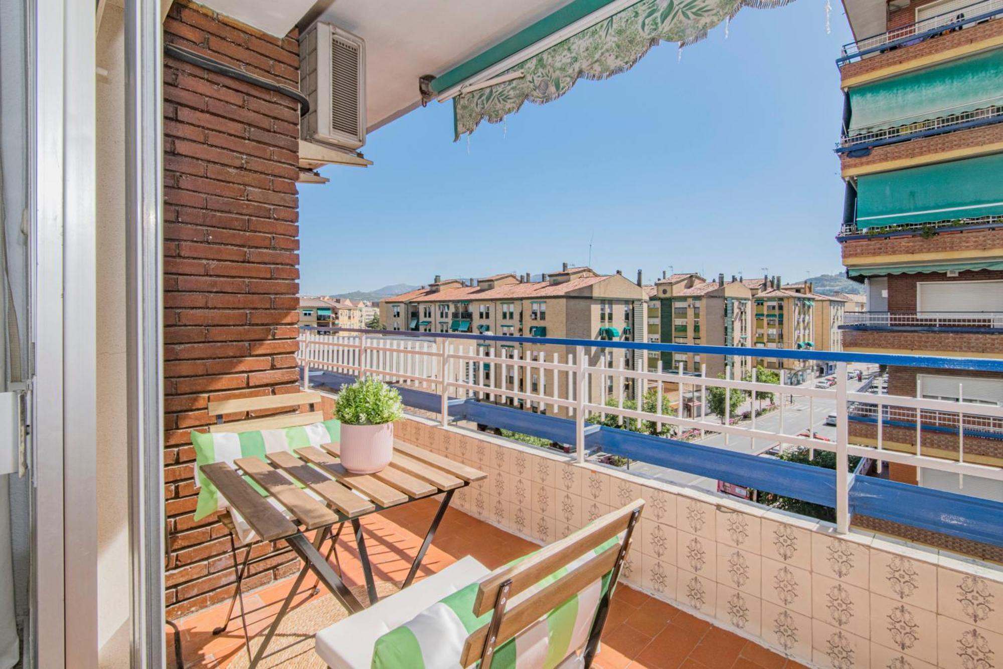 Delfin Retreat Con Terraza Junto A Parada De Metro Granada Luaran gambar