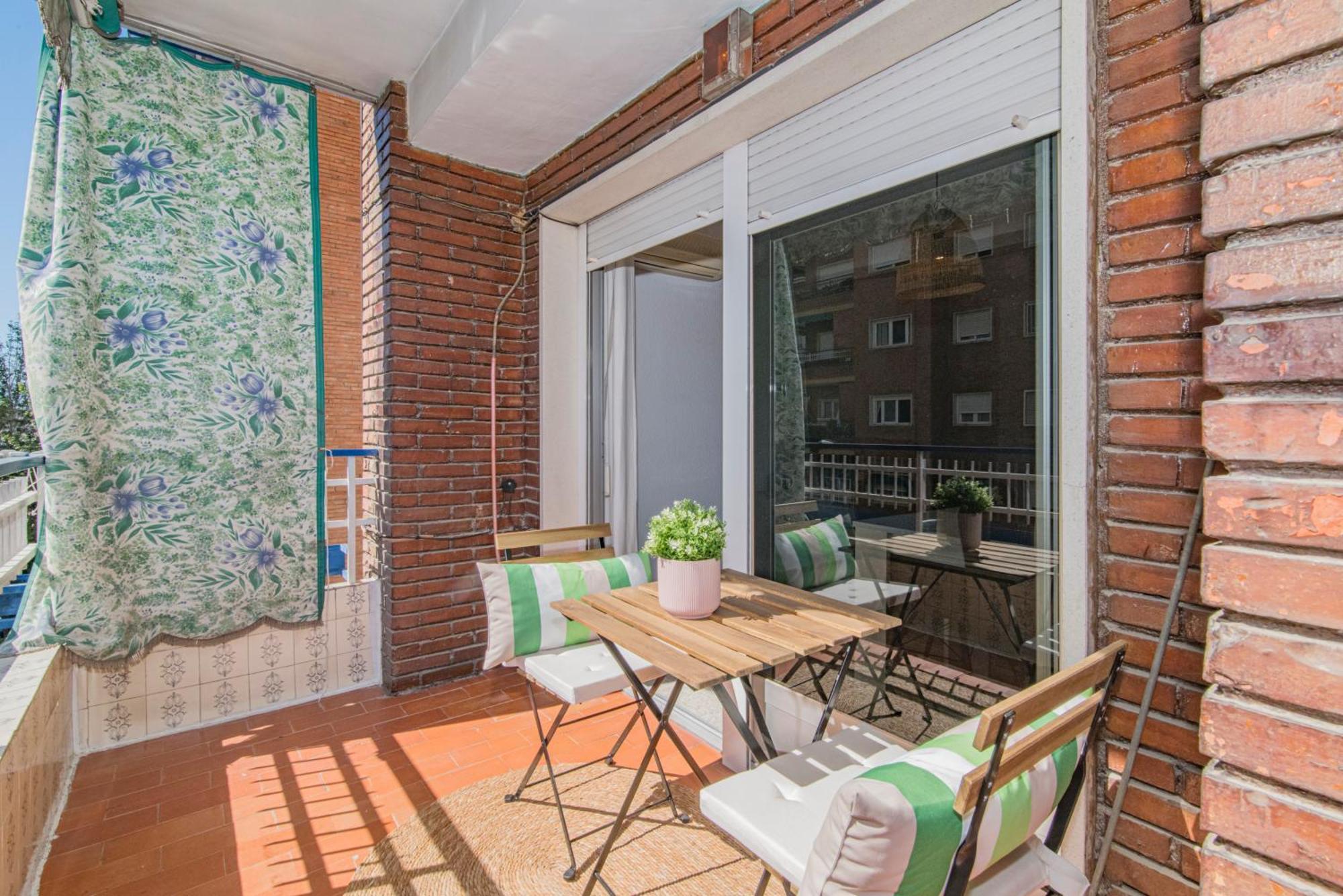 Delfin Retreat Con Terraza Junto A Parada De Metro Granada Luaran gambar